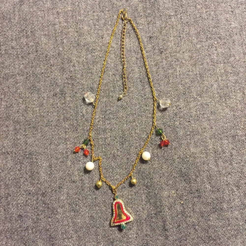 4 necklaces - Picture 4 of 13
